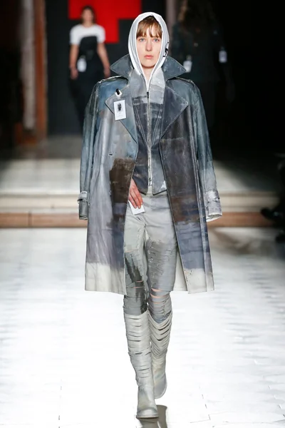 Look 25